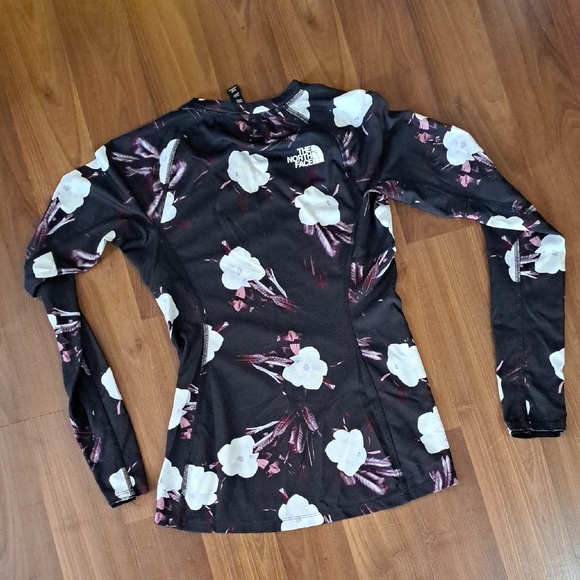 The North Face Women's Floral Long Sleeve Tee - Black and White - Picture 4 of 4